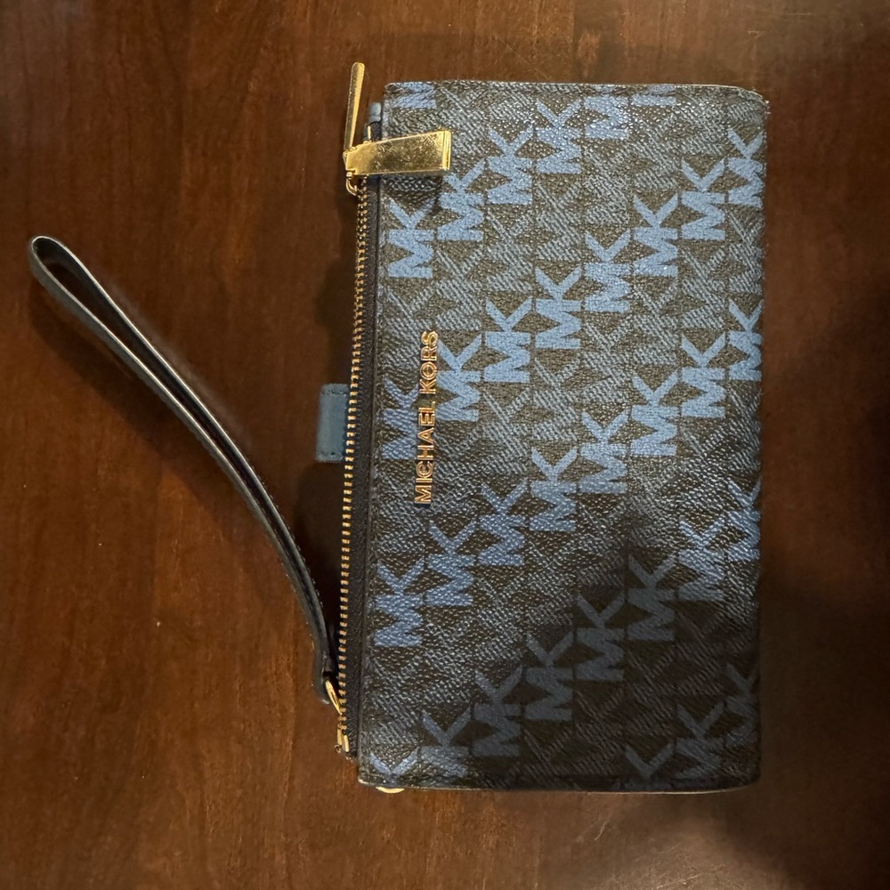 Michael Kors Jet Set Travel Signature Logo Smartphone Wallet